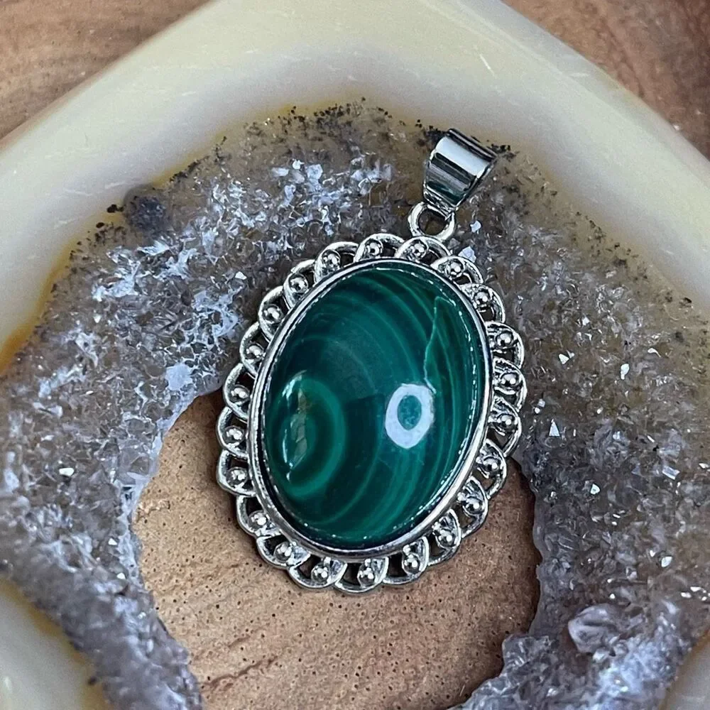 Malachite pendant necklace natural crystal silver plated chain NEW - Picture 2 of 7